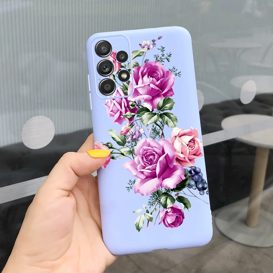 Funda con patrón de graffiti urbano en azul y rosa