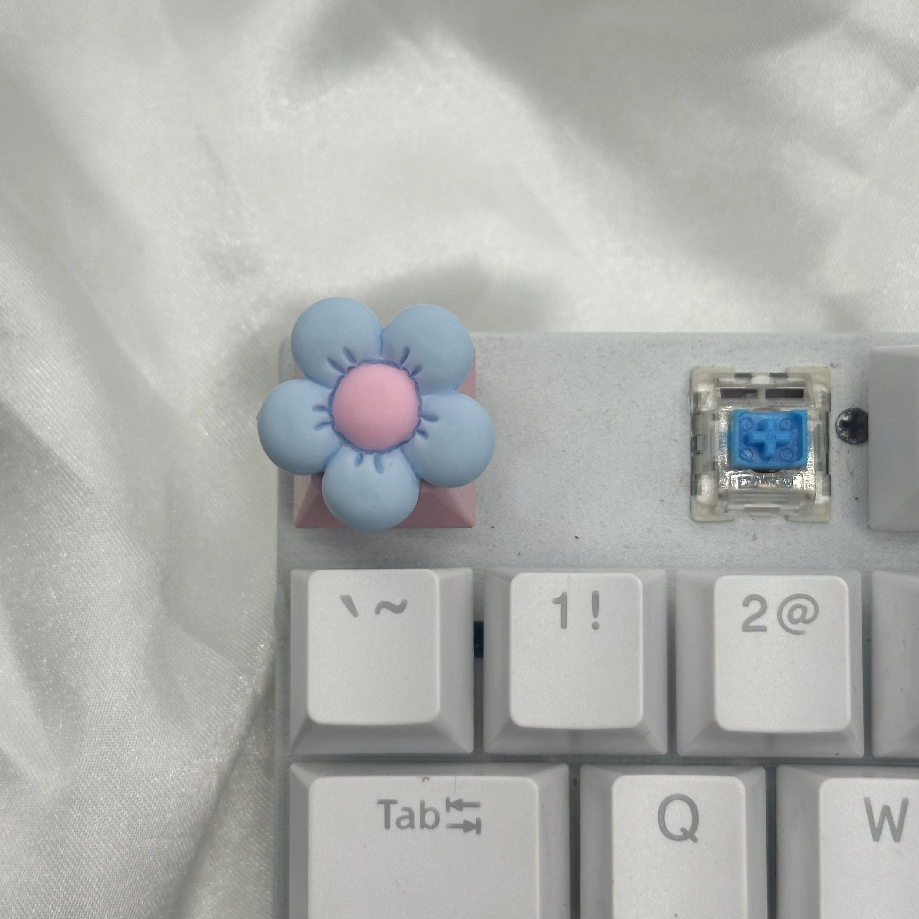 Teclado Mecánico Floral Rosa y Púrpura – Teclas Intercambiables R4 - imagen 2
