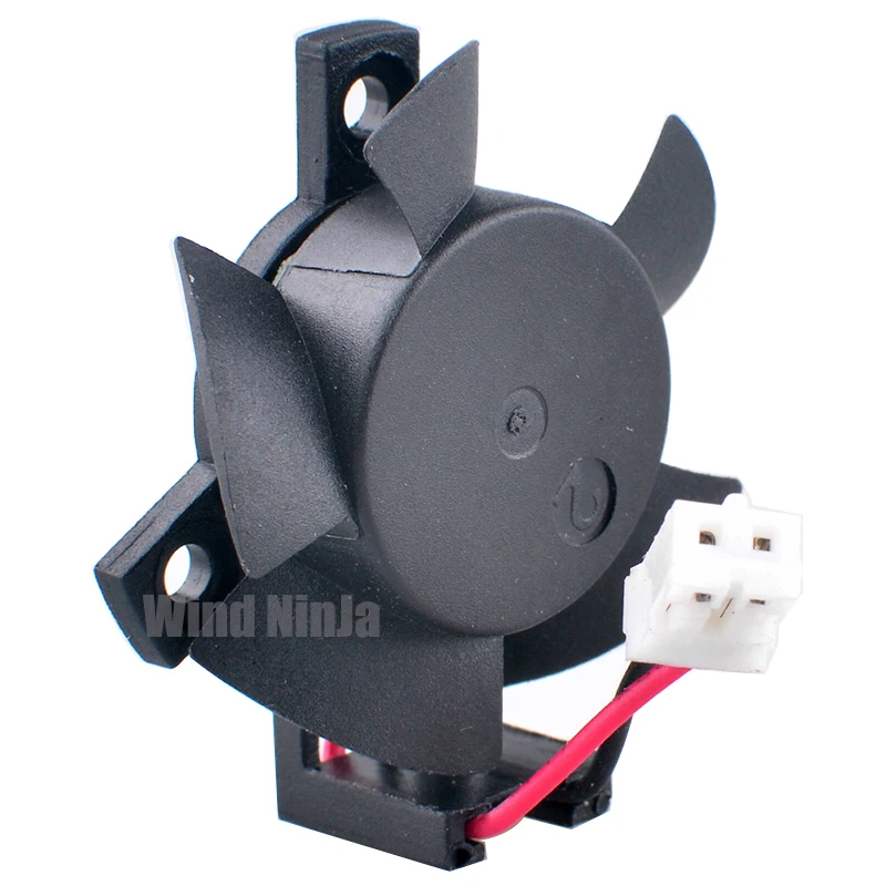 Ventilador instalado en una placa de router industrial