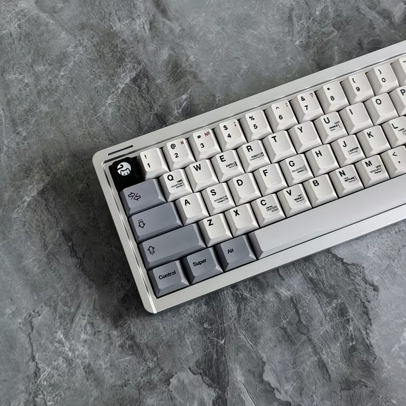 Detalle de perfil Cherry y acabado PBT