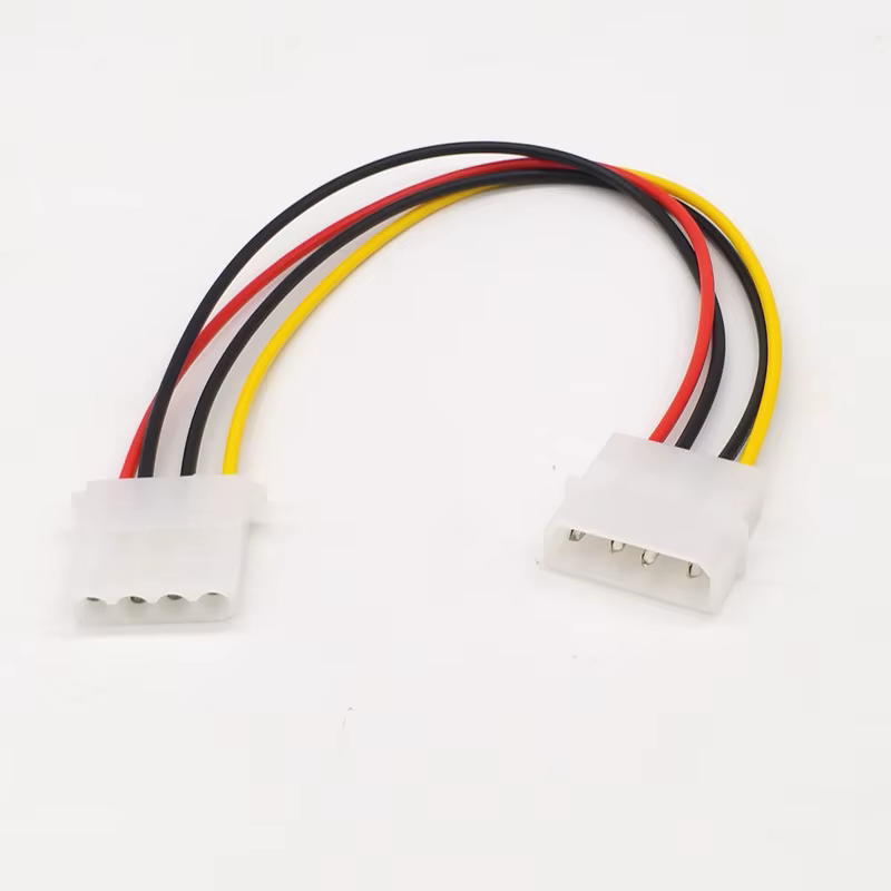 Cable extensión Molex instalado en PC torre