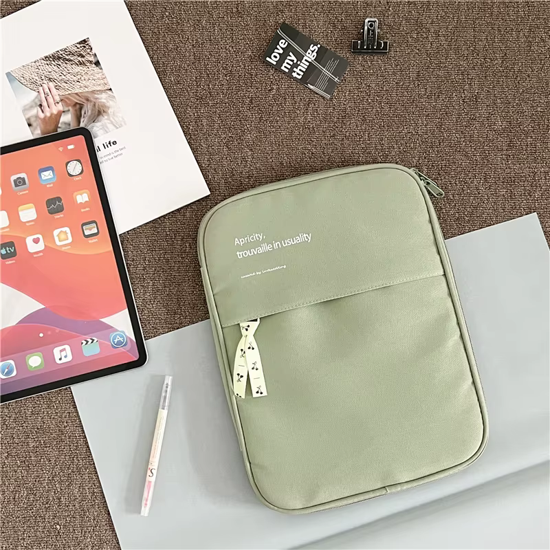 Funda con tableta montada en soporte