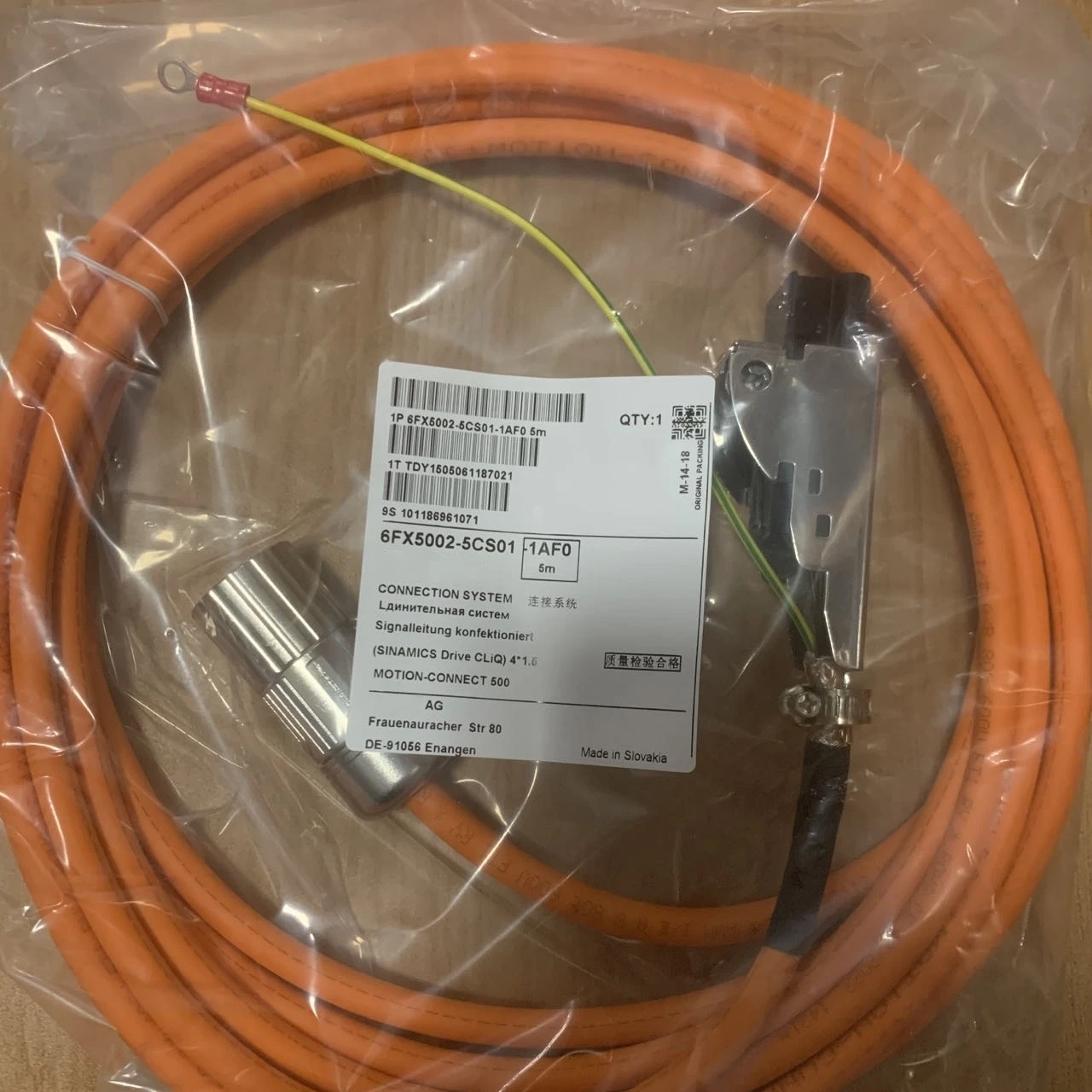Ejemplo de instalación del cable en un servo