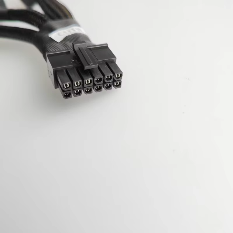 Detalle del conector 12VHPWR de 12 pines