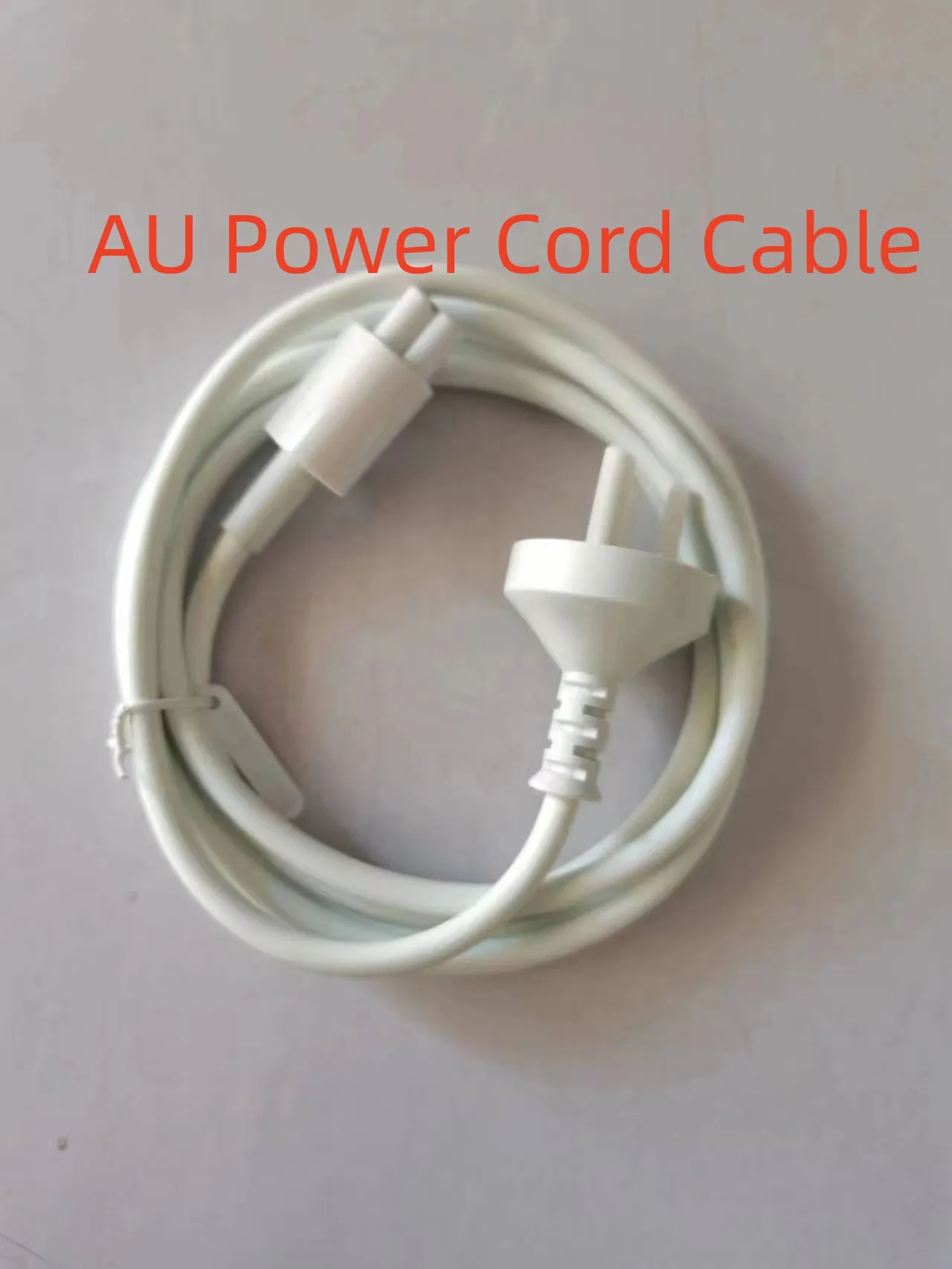 Detalle de cable de alimentación mctoublly