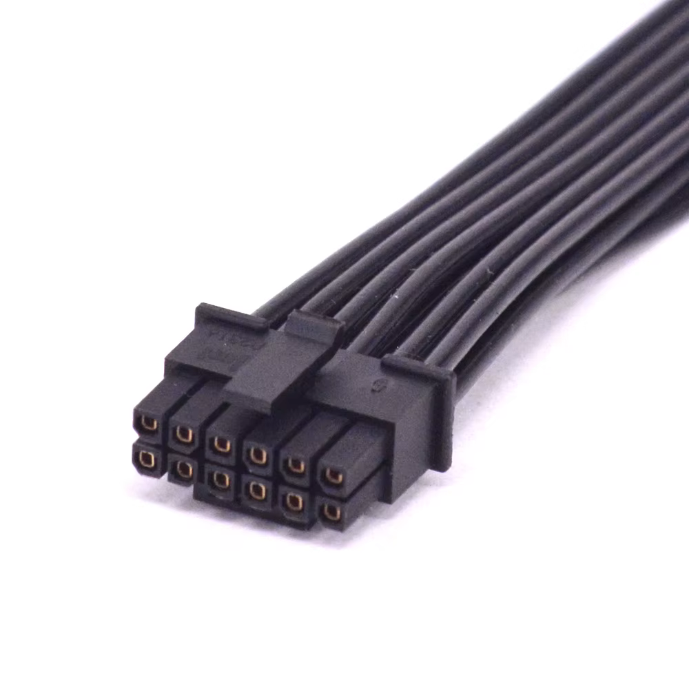 Cable en uso dentro de un PC
