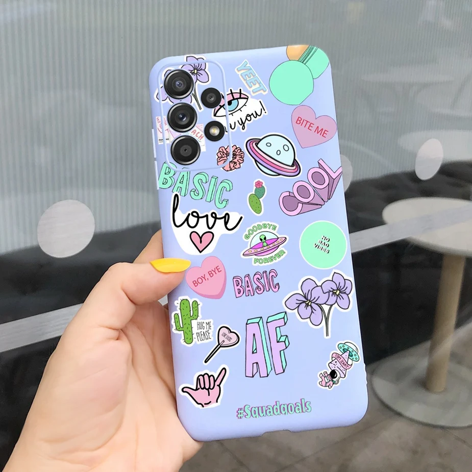 Funda de personaje manga estilo kawaii en tonos pastel