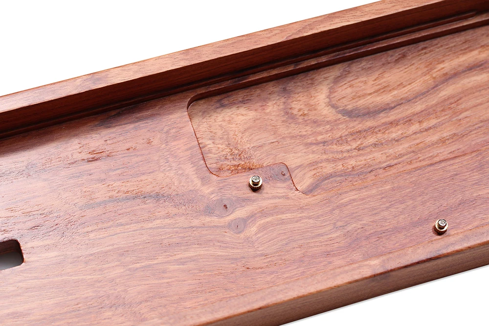 Detalle del acabado en madera de nogal