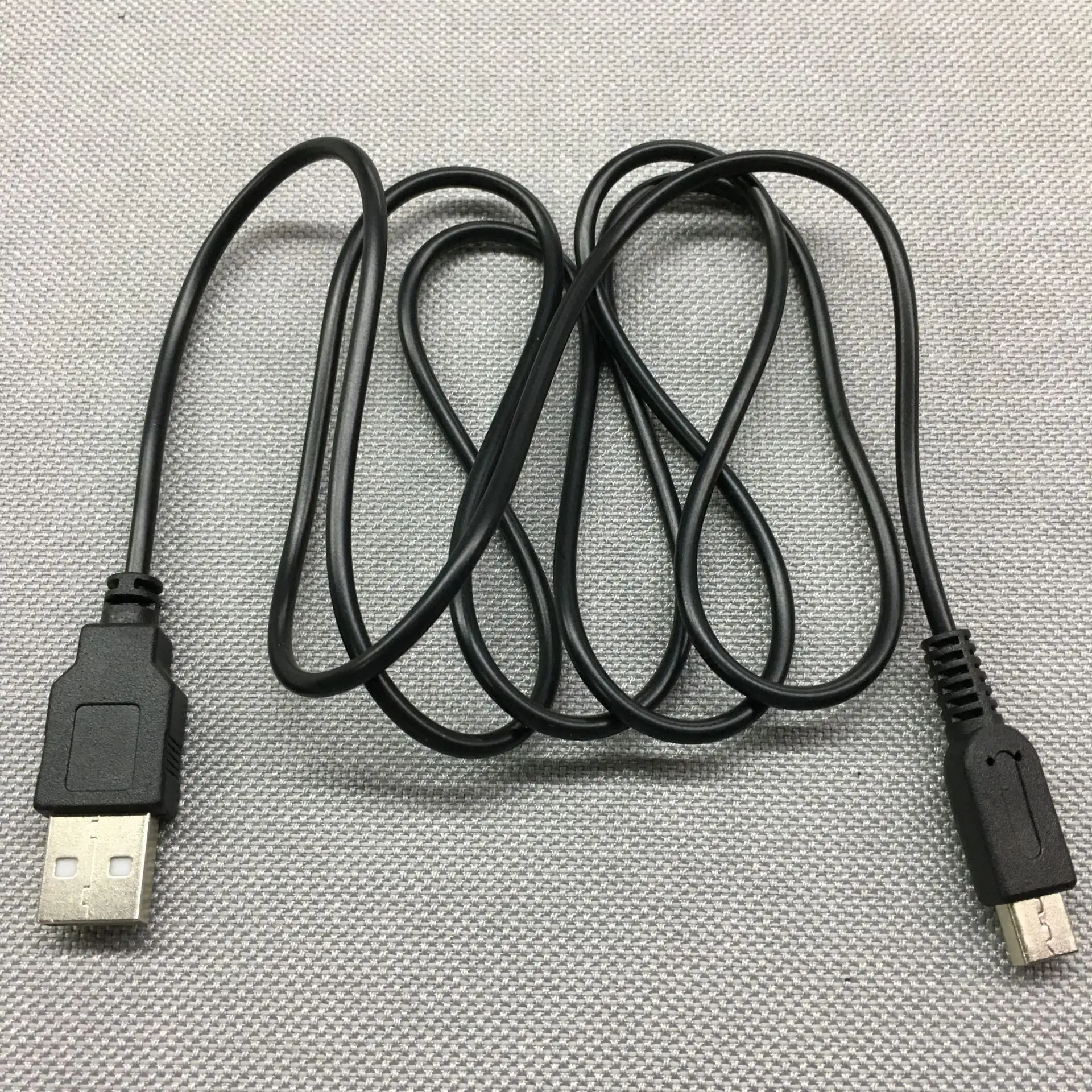 Uso del cable con el mando de Wii U