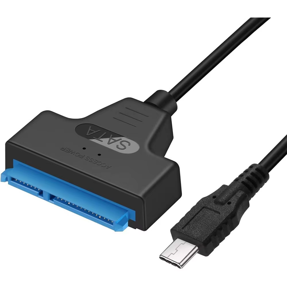 Convertidor USB-C a SATA conectado a portátil