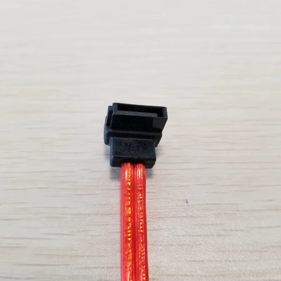 Cable SATA rojo enrollado