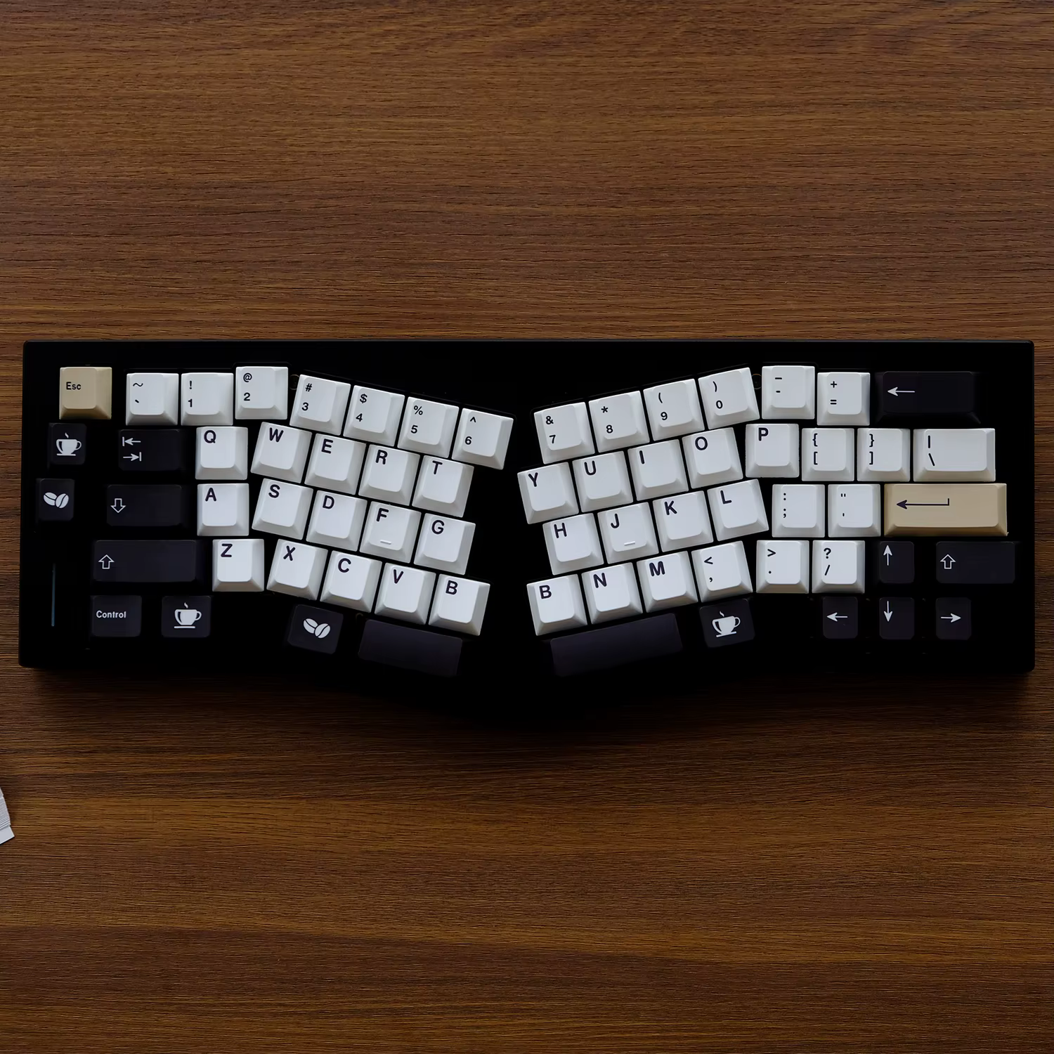 Detalle de las teclas GMK Coffee Mocha en tono café