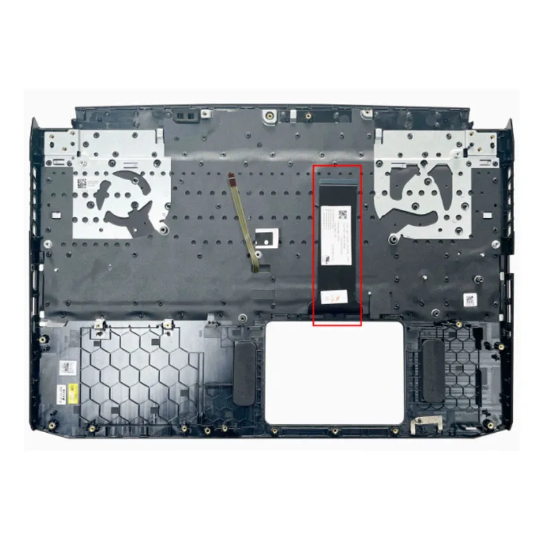 Ángulo lateral mostrando el grosor del reposamanos y el perfil del teclado