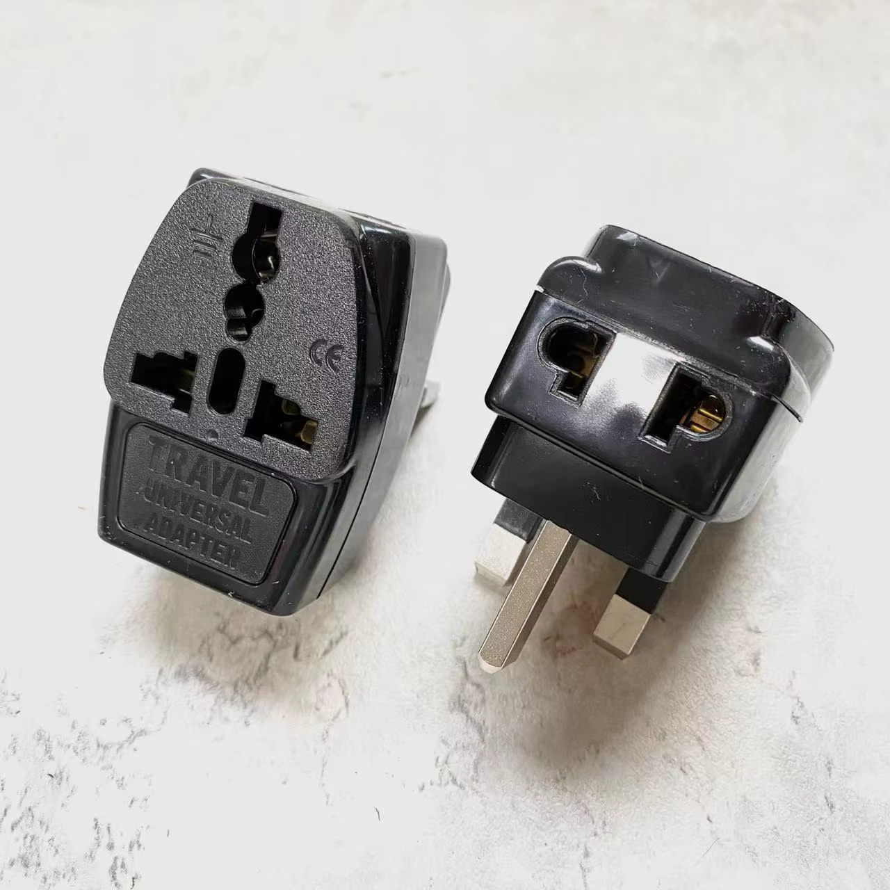 Diseño compacto en negro y blanco