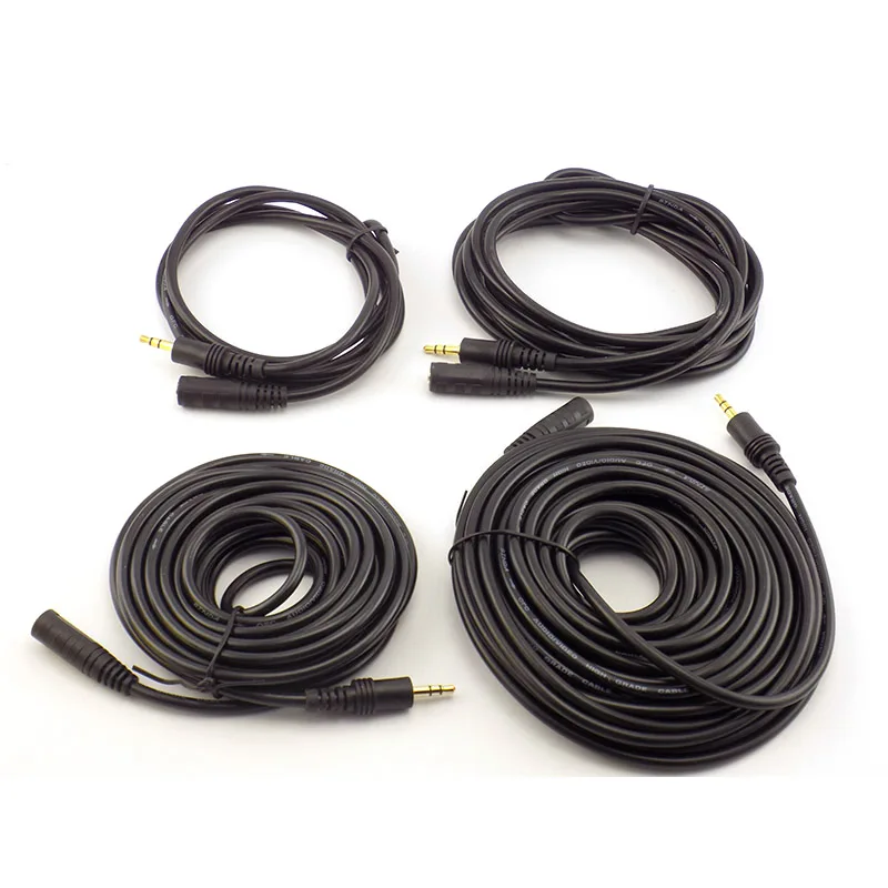 Cable de extensión de audio estéreo macho a hembra de 3,5mm en uso con televisor y auriculares