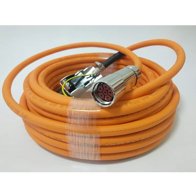 Vista detallada del conector y la cubierta del cable de potencia