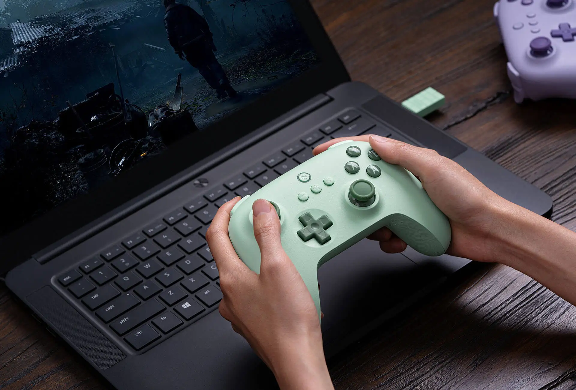 Controlador 8BitDo Ultimate C en color pastel verde