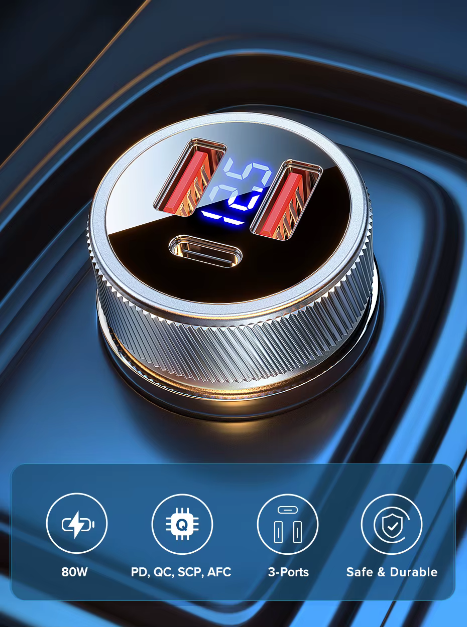 Cargador de coche QOOVI con tres puertos USB