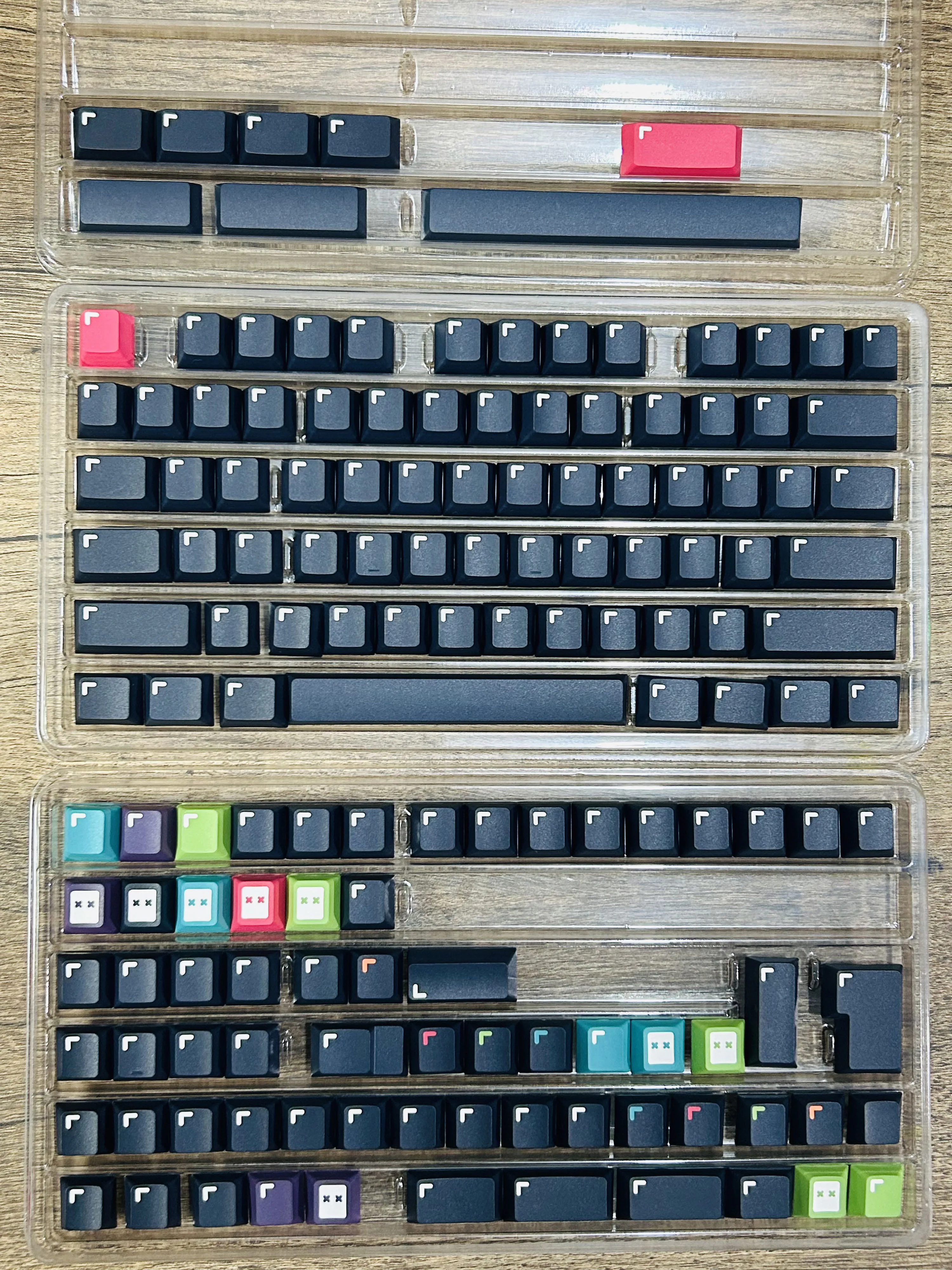 Teclas GMK Pixel mostrando el perfil de cereza y el diseño pixelado
