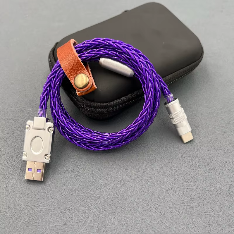 Conector USB-C metálico detalle