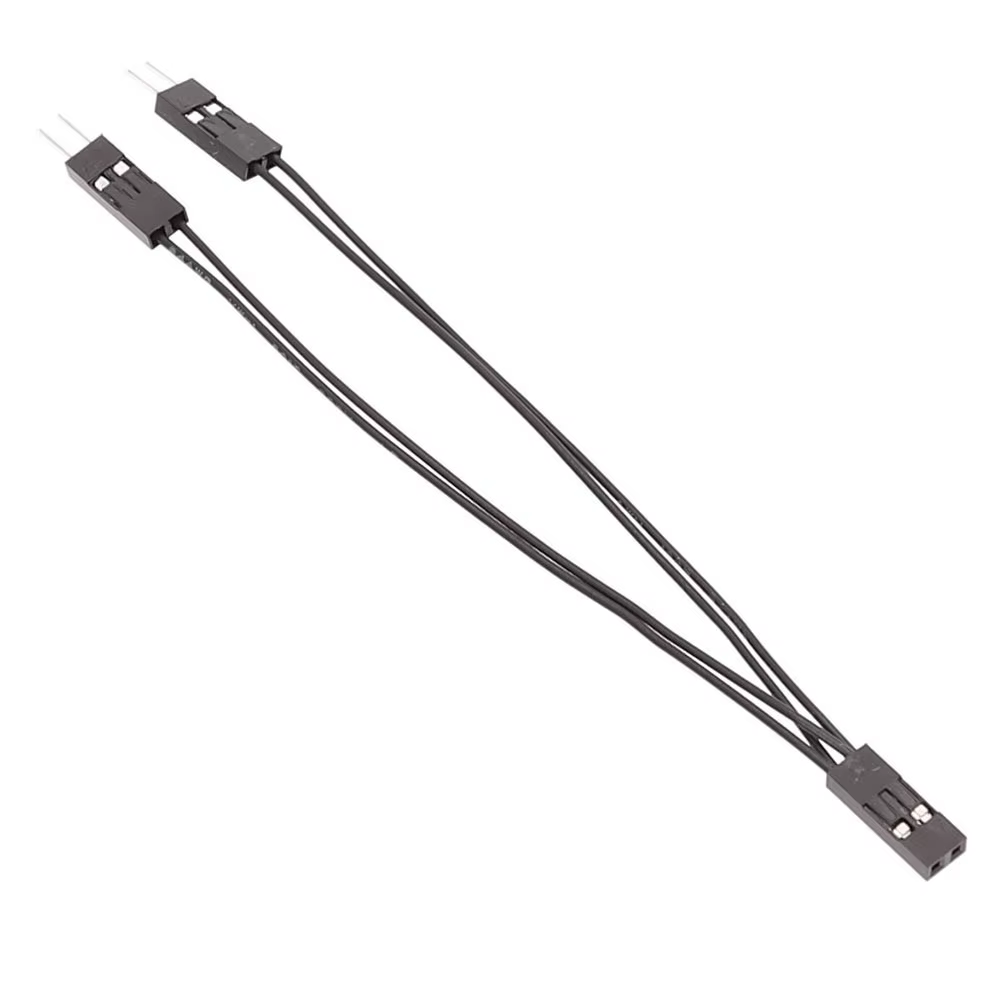 Cable adaptador dividido mostrando los conectores macho y hembra