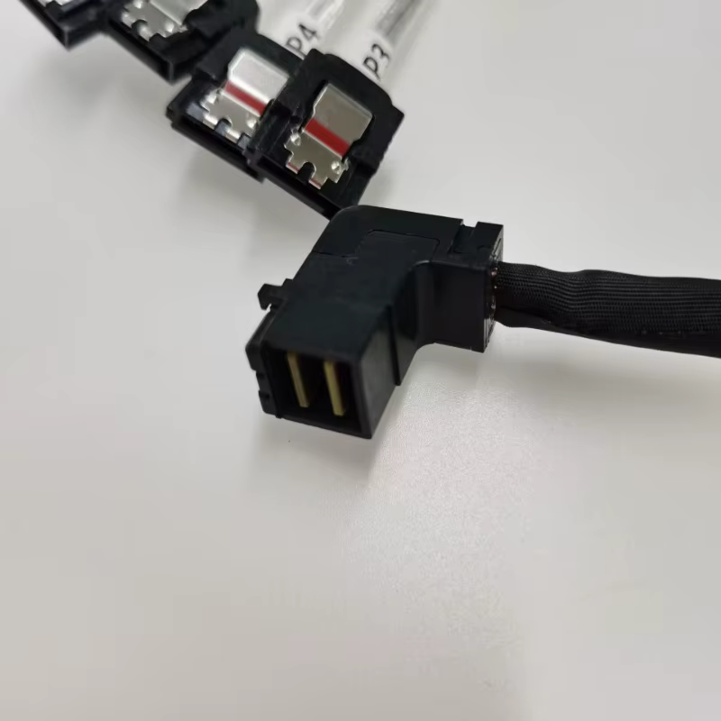 Detalle connectors Macho SFF-8643
