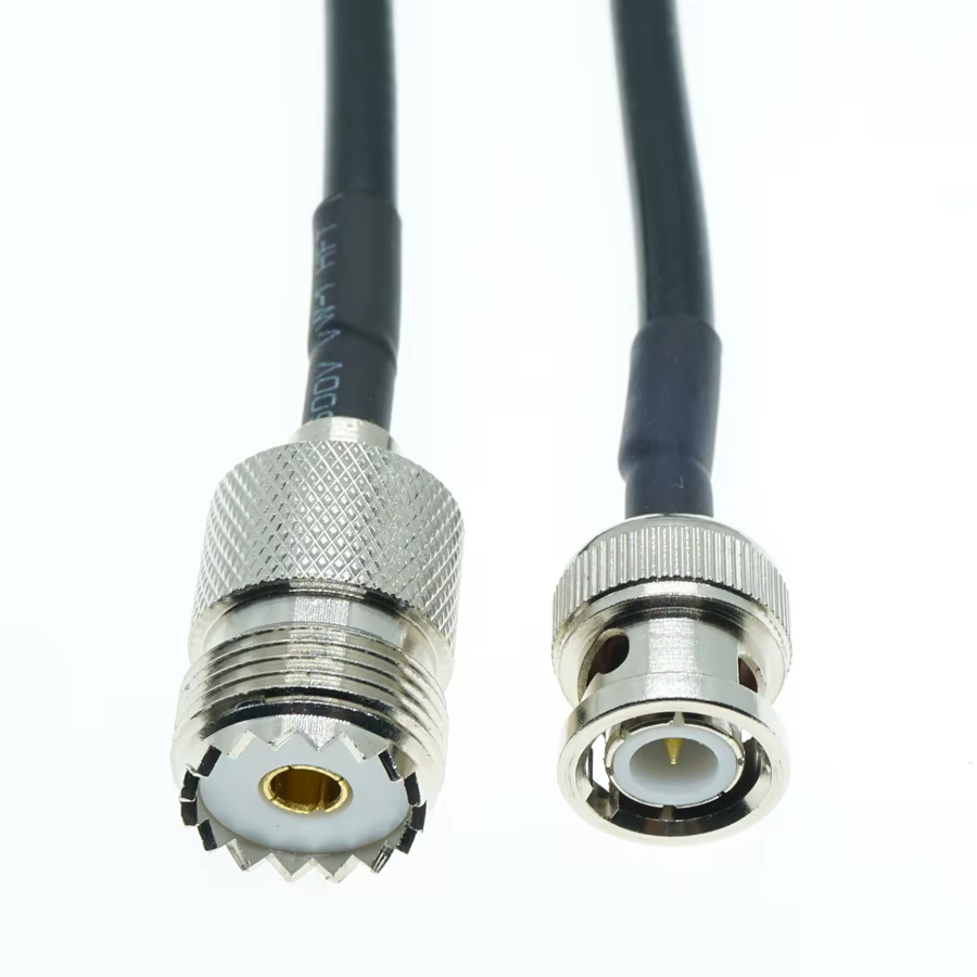 Conectores BNC macho y UHF hembra