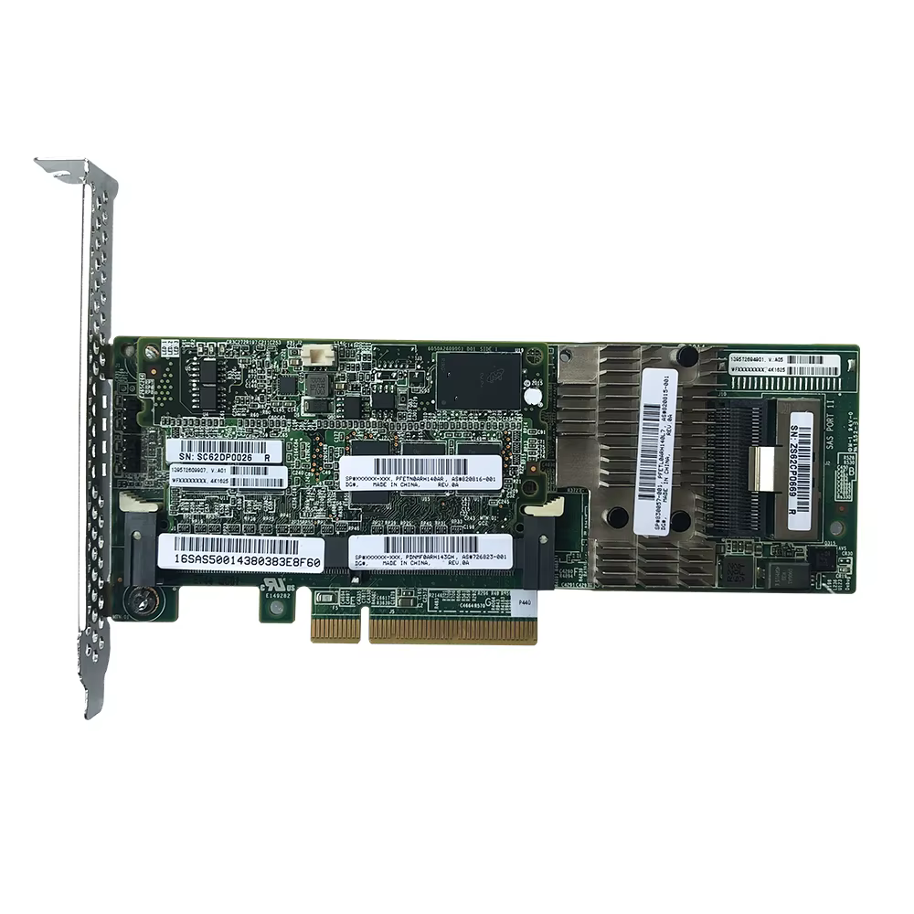 Vista frontal de la tarjeta de matriz con disipador y conectores SAS/SATA