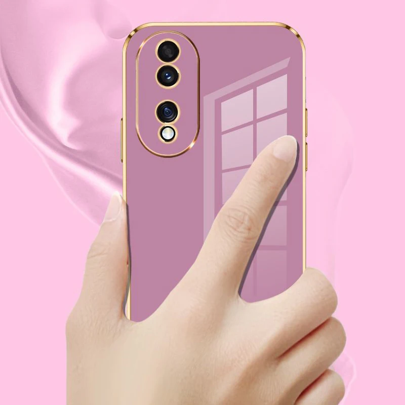 Funda instalada mostrando recortes para cámara y puertos