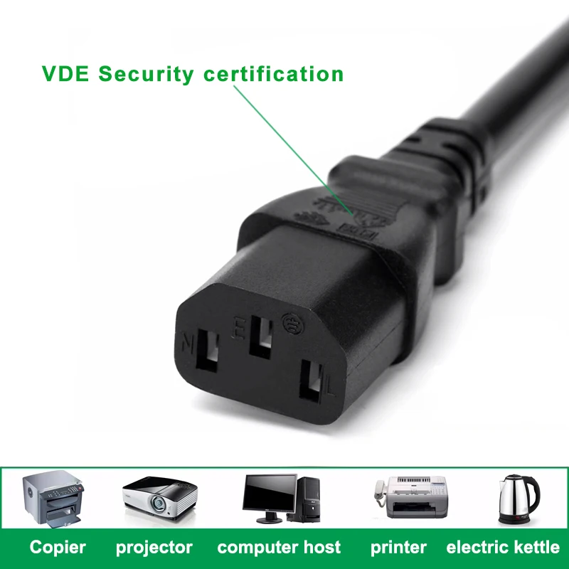 Detalle del conector IEC C13 del cable de alimentación