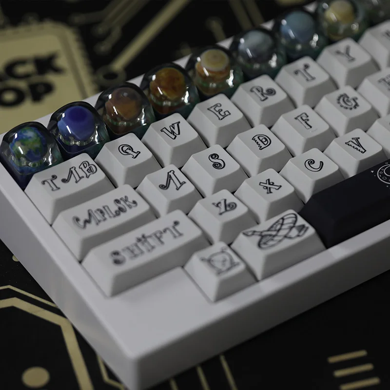 Keycaps Sistema Solar Luna y Planetas – Teclas MX ESC Translúcidas - imagen 3