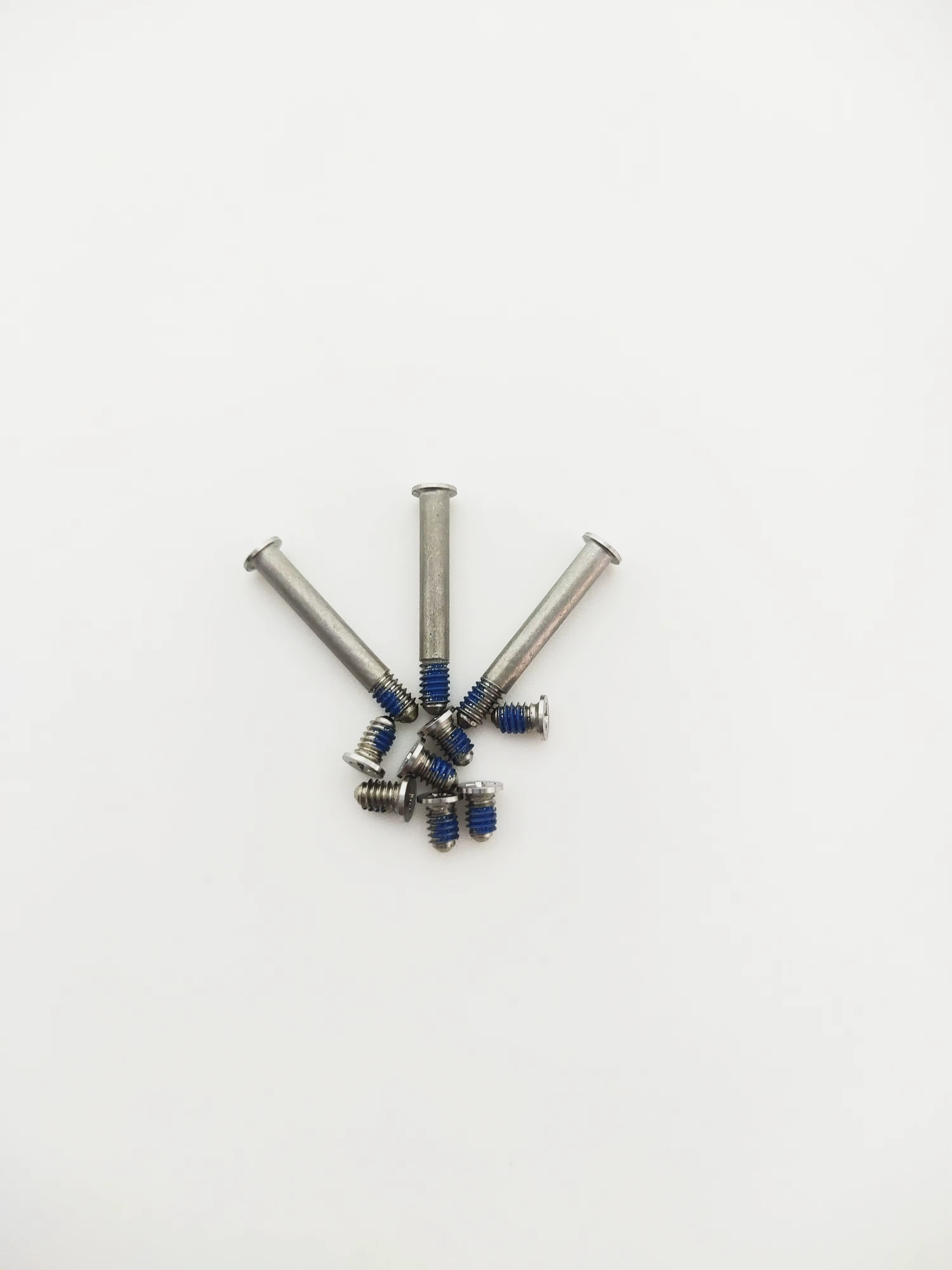 Tornillo de cubierta trasera para MacBook Pro en plata