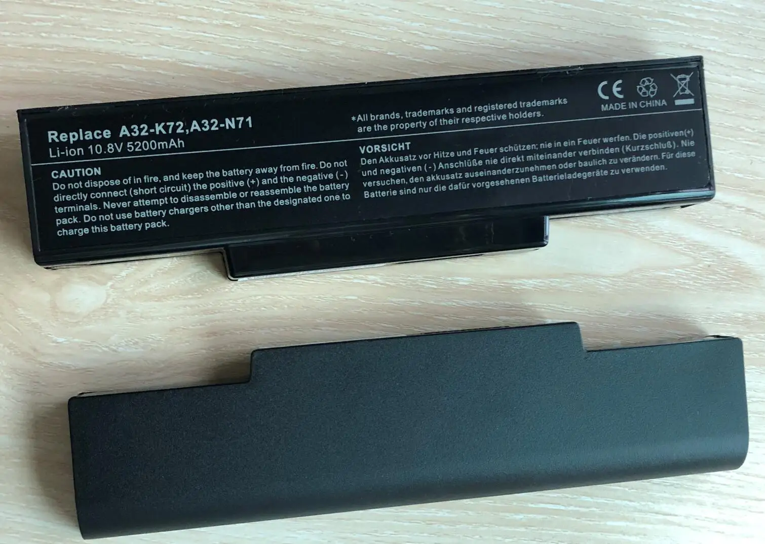 Batería instalada en el compartimento de un portátil ASUS K73