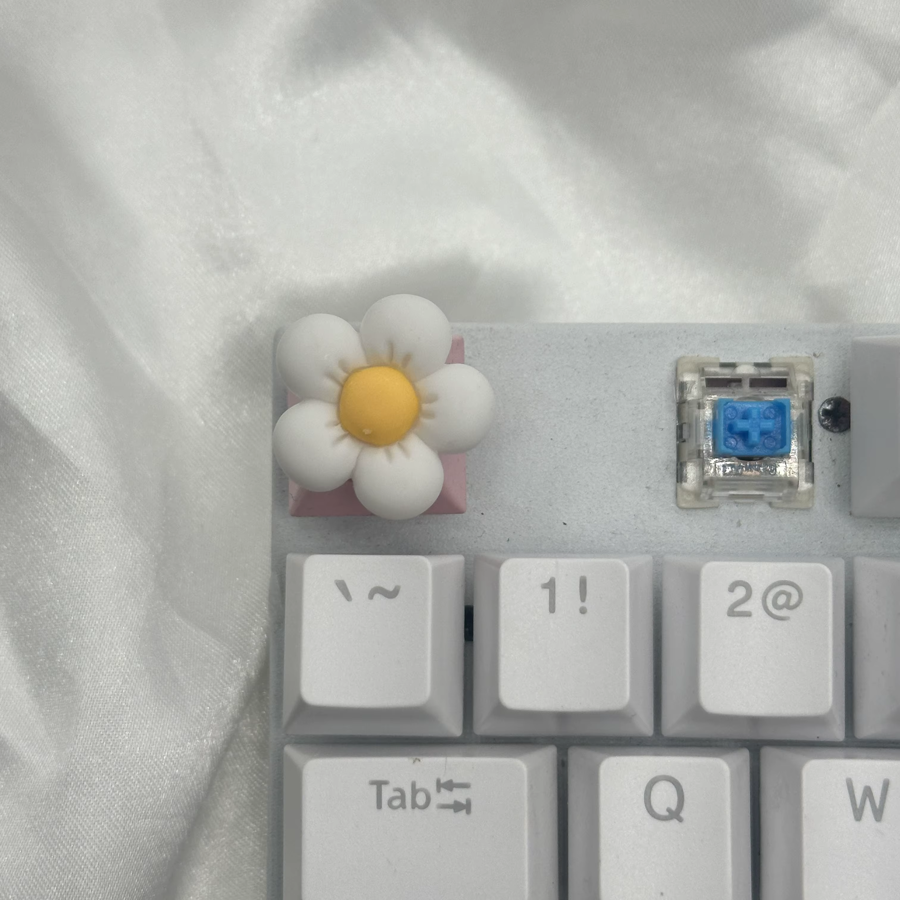 Teclado Mecánico Floral Rosa y Púrpura – Teclas Intercambiables R4 - imagen 4