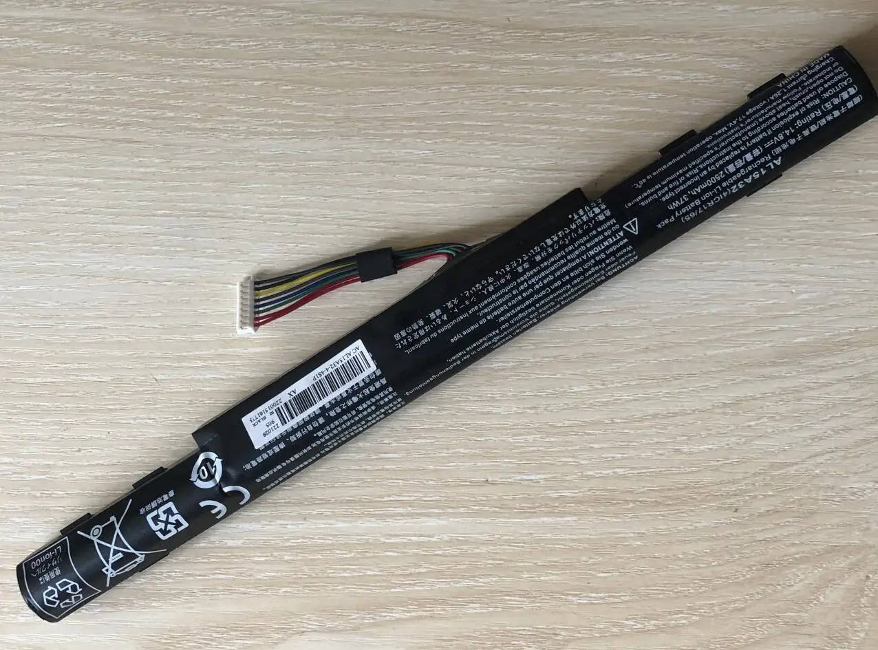 Conector y ranura de batería en portátil Acer