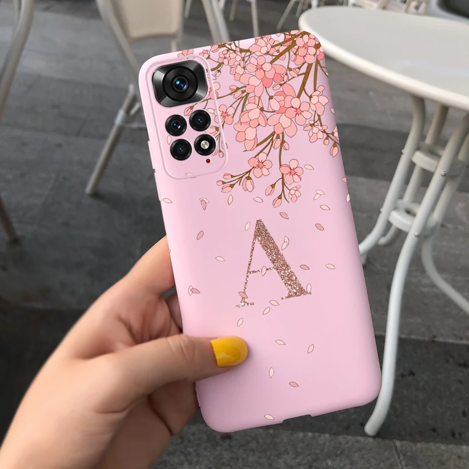 Funda en tono negro con letras mate