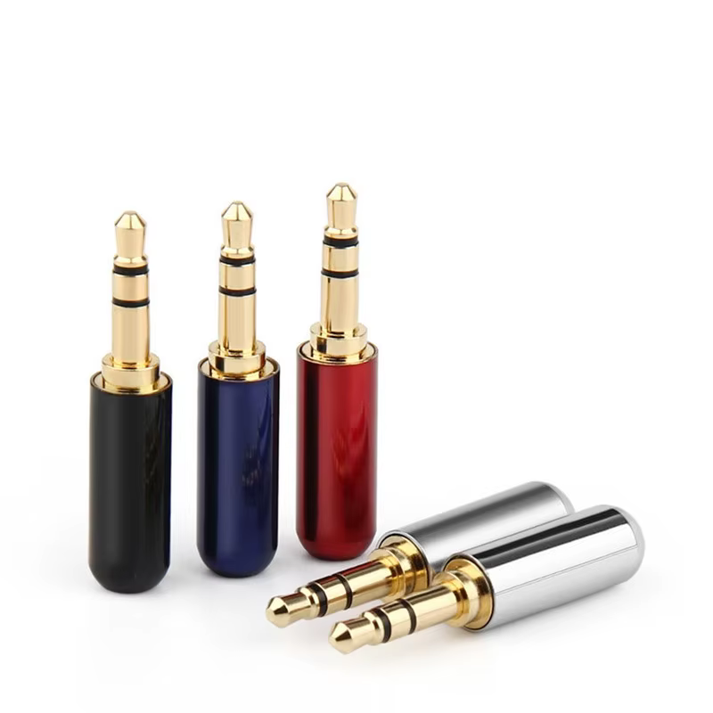 Conector jack vista lateral con detalle del dorado
