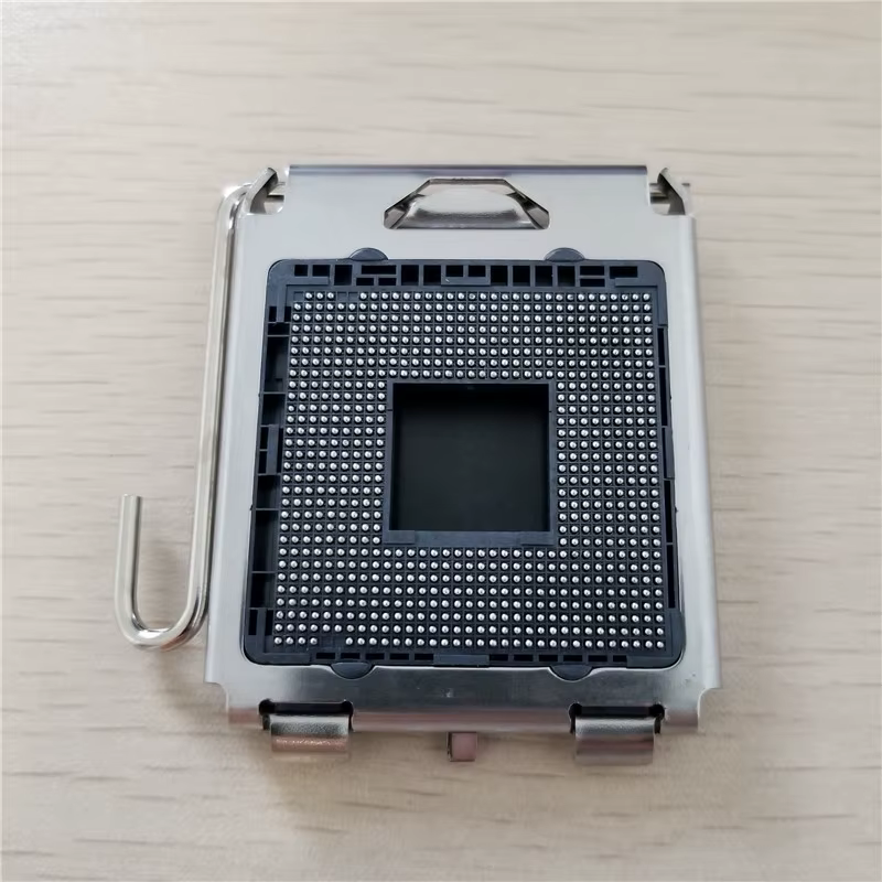 Vista detallada del conector y bolas de estaño