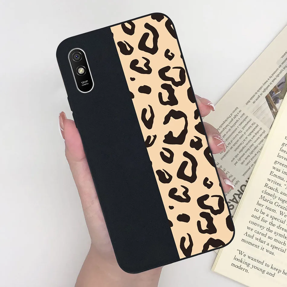 Funda puesta en un Redmi 9A mostrando el diseño completo