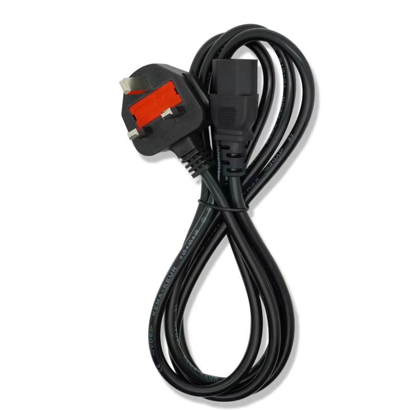 Conexión IEC C13 y UK plug
