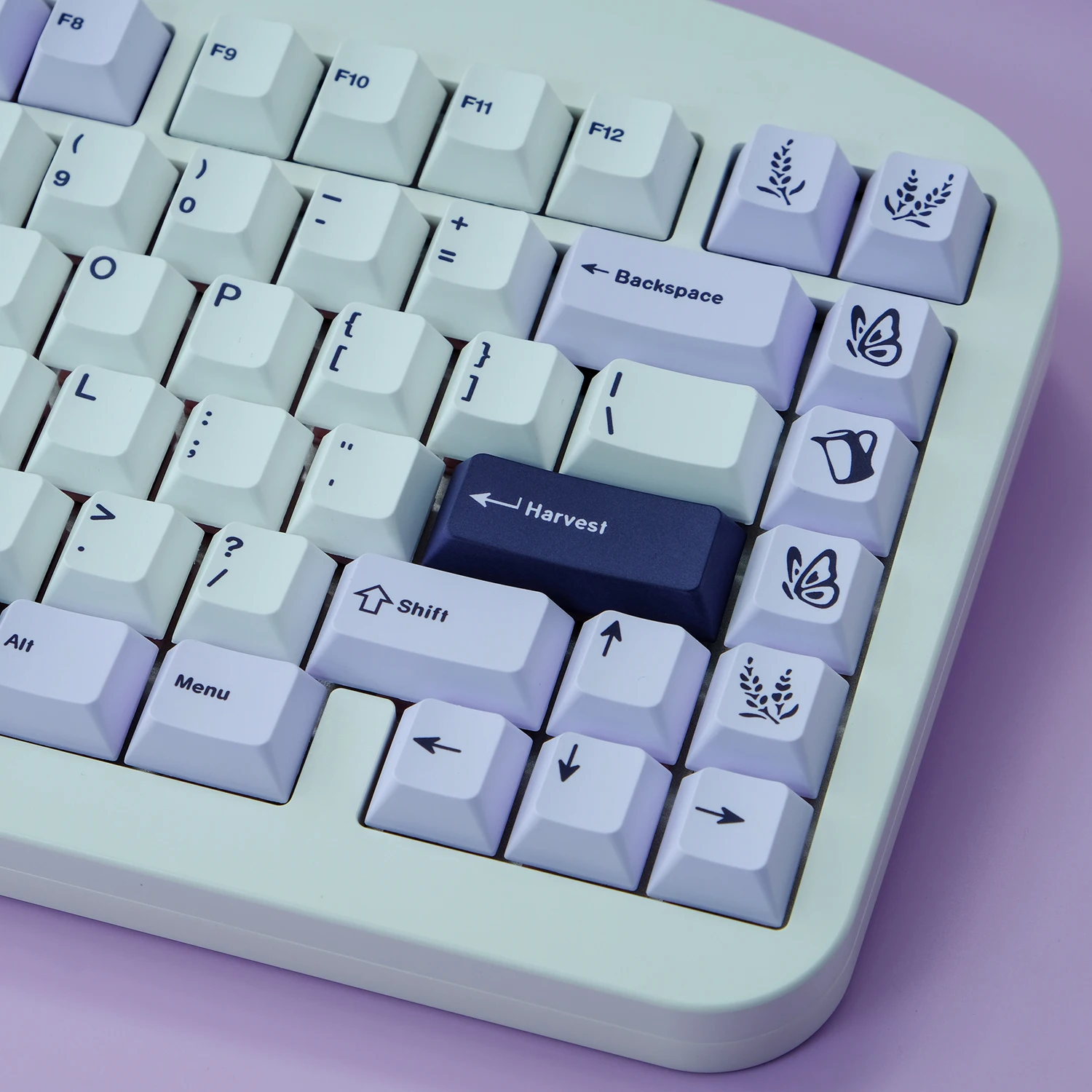Teclado montado con las teclas lavanda mostrando el conjunto completo