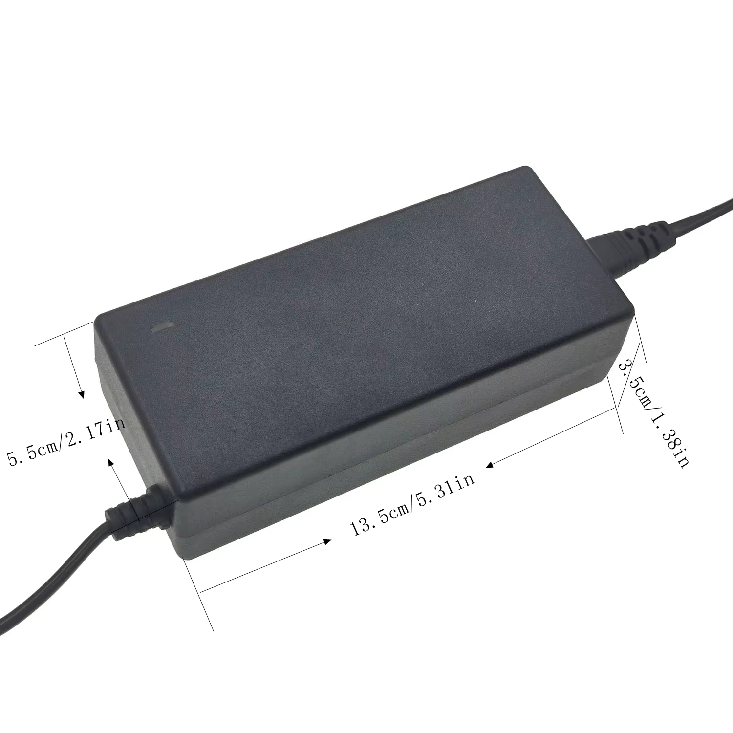 Vista frontal del cargador con conector DC5525