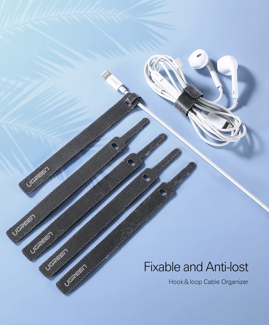 Organizador UGREEN en uso con cable USB y cargador iPhone