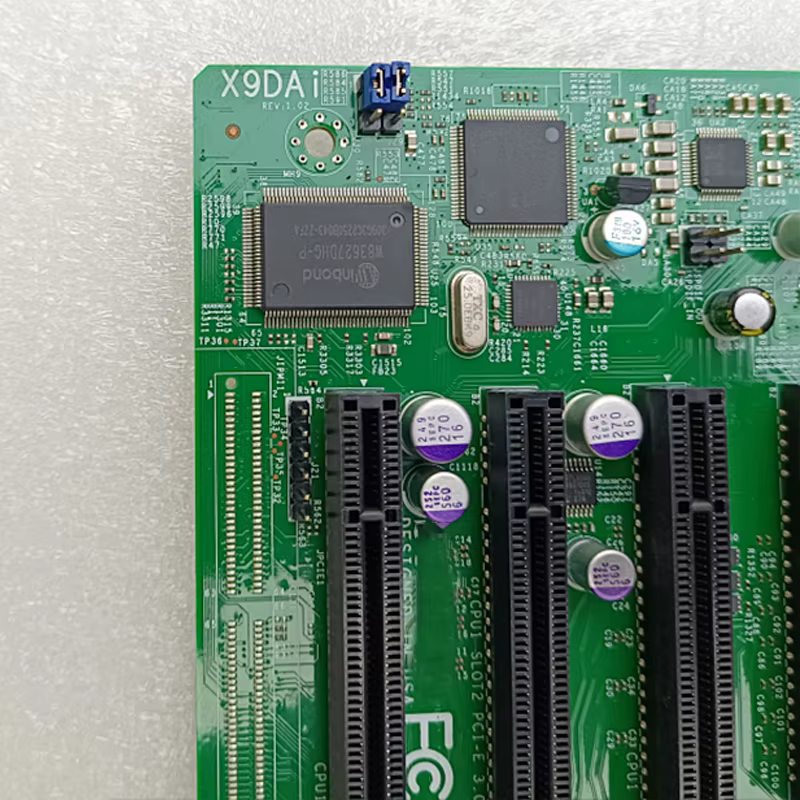 Detalle de la placa base compatible con plataforma Intel 602 y memoria DDR3