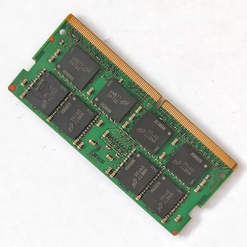 Detalle de chips de memoria Micron