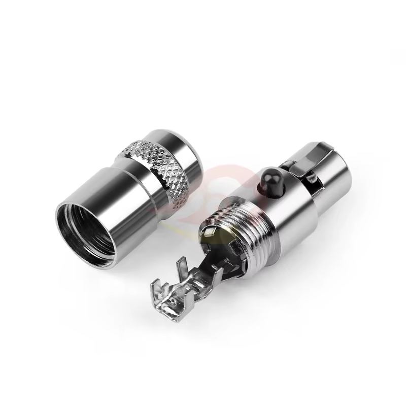 Detalle pines XLR