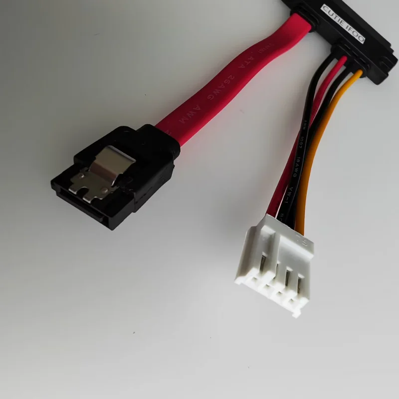 Conectores SATA y FDD