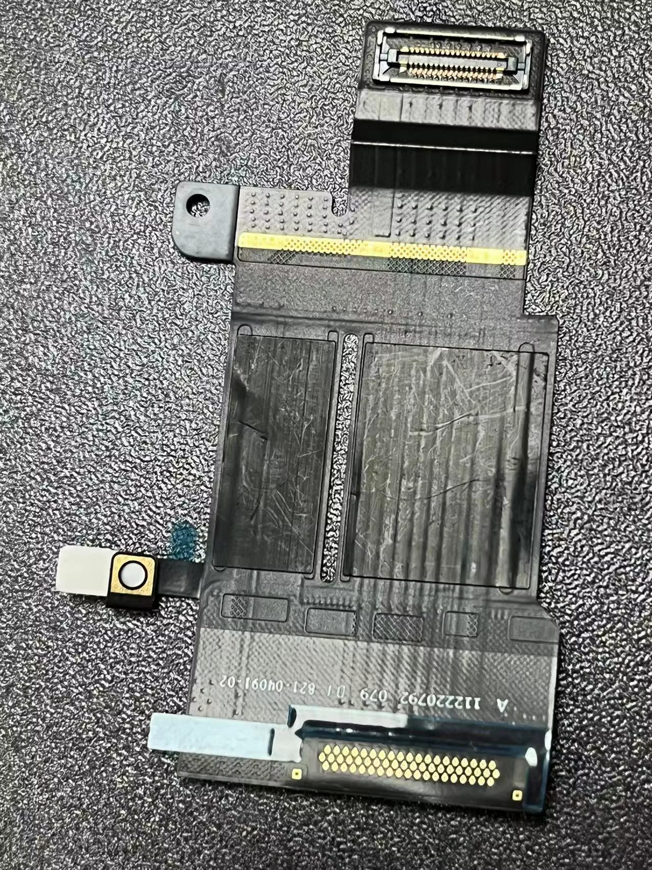 Cable LCD A2941 – detalle de conectores