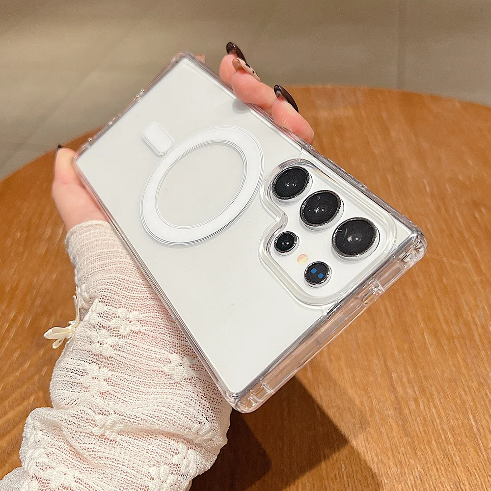 Detalle de la funda transparente con enfoque en el diseño