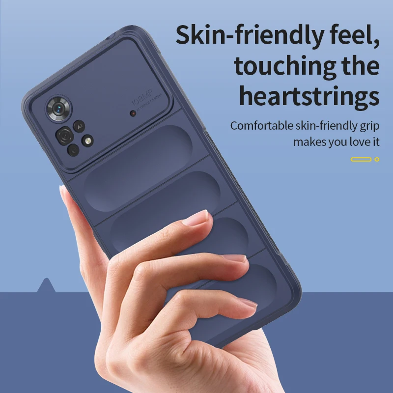 Funda con protector de cámara y orificios para botones